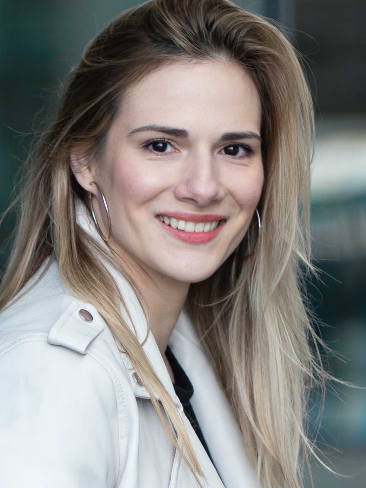 Bernadett Swann Portrait for Contact